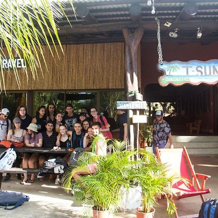 Tsunami Hostel Tamarindo Exteriör bild