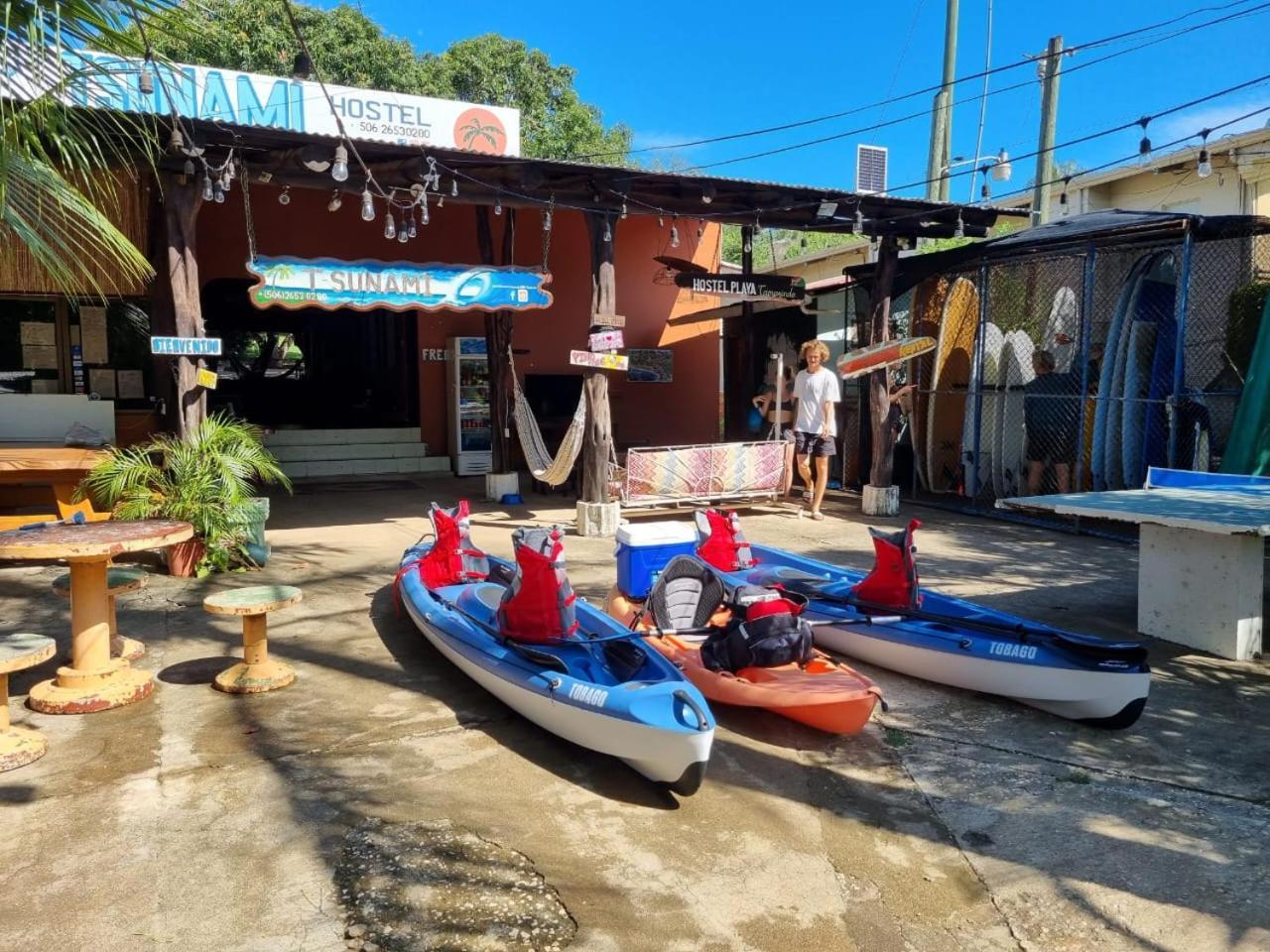 Tsunami Hostel Tamarindo Exteriör bild