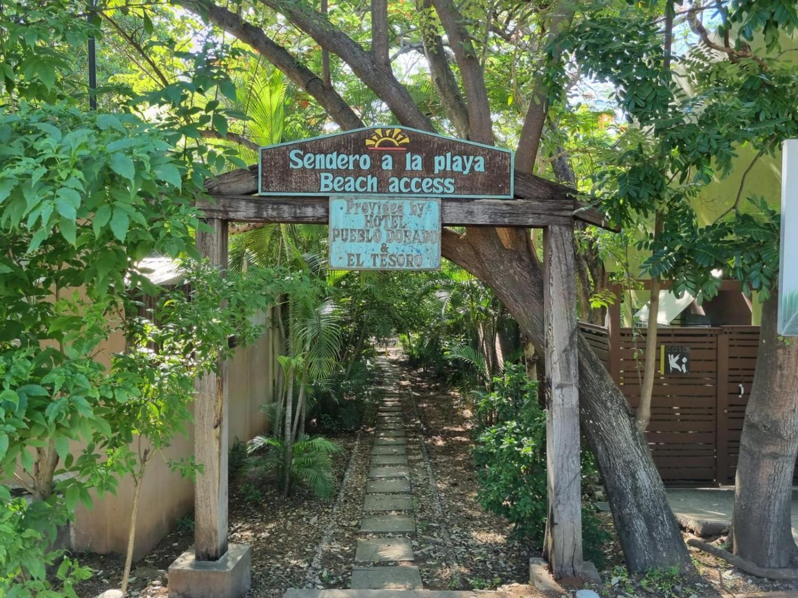 Tsunami Hostel Tamarindo Exteriör bild