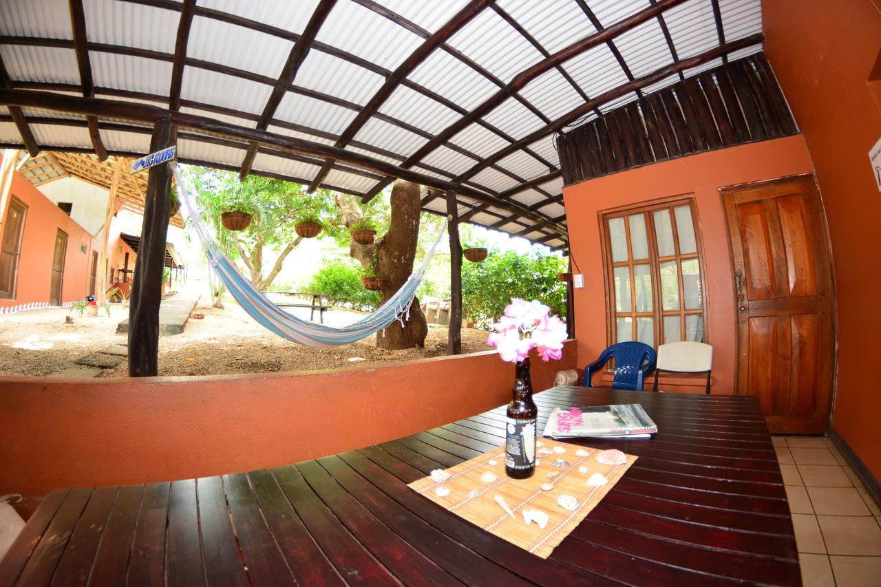 Tsunami Hostel Tamarindo Exteriör bild