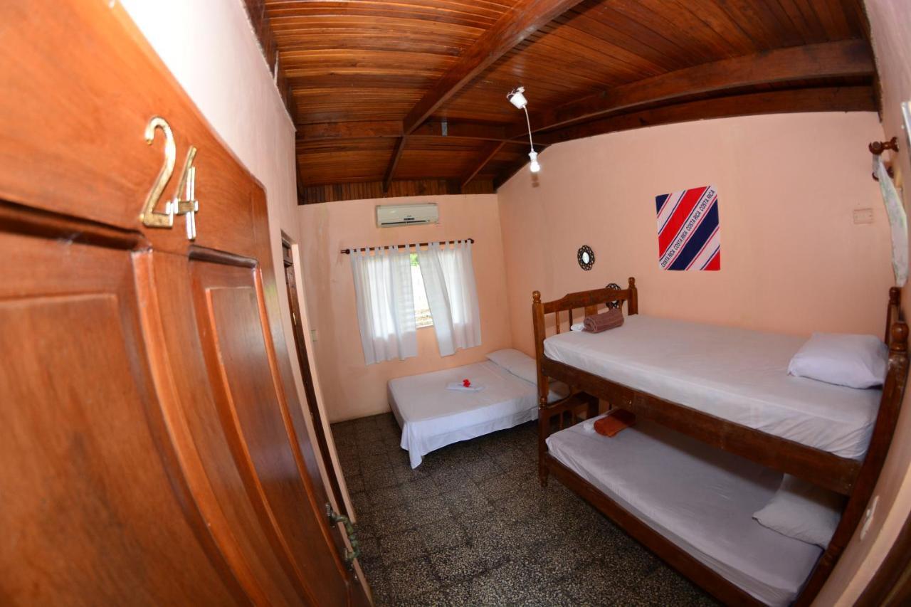 Tsunami Hostel Tamarindo Exteriör bild