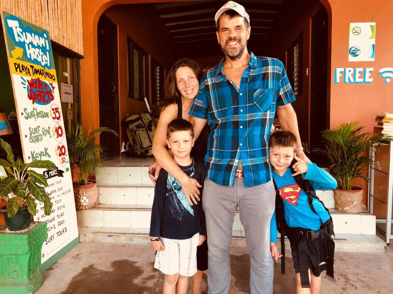 Tsunami Hostel Tamarindo Exteriör bild