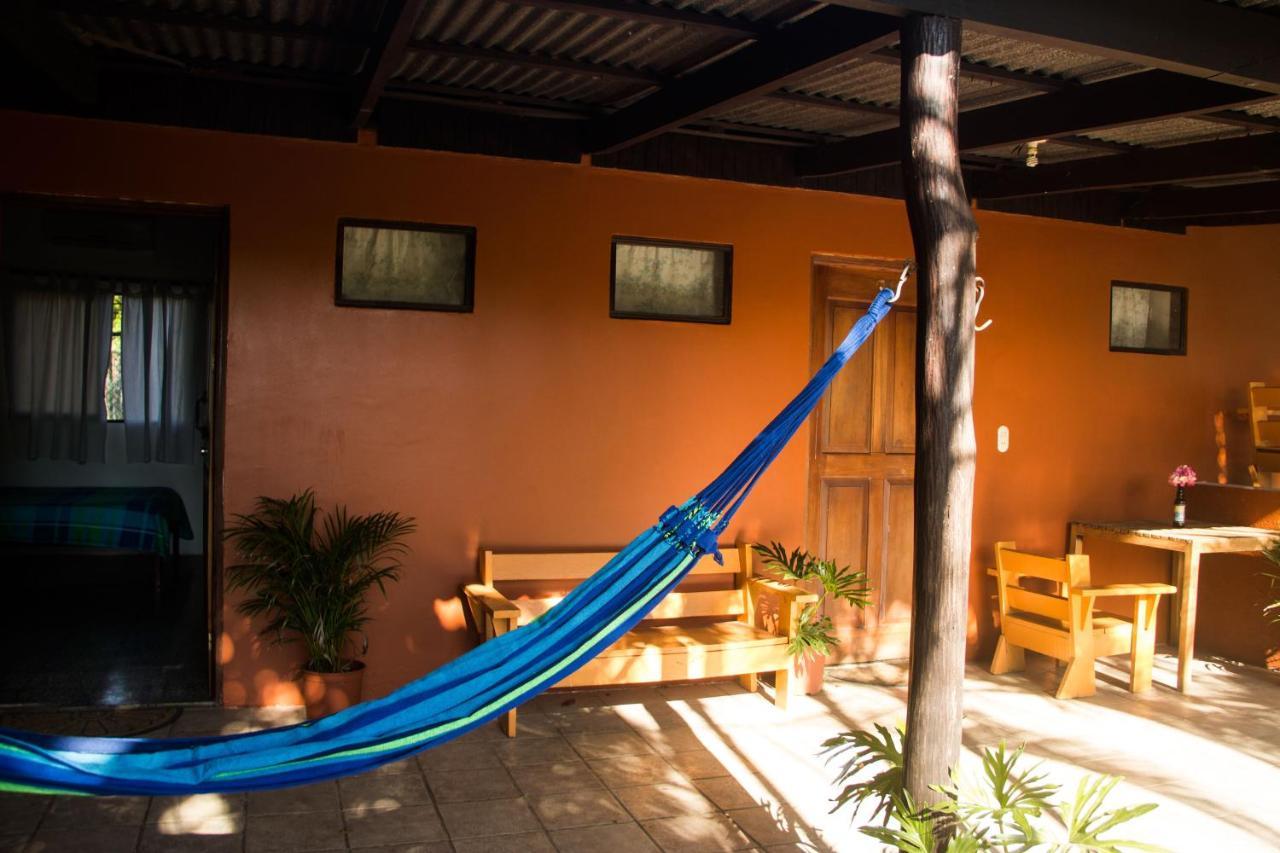 Tsunami Hostel Tamarindo Exteriör bild