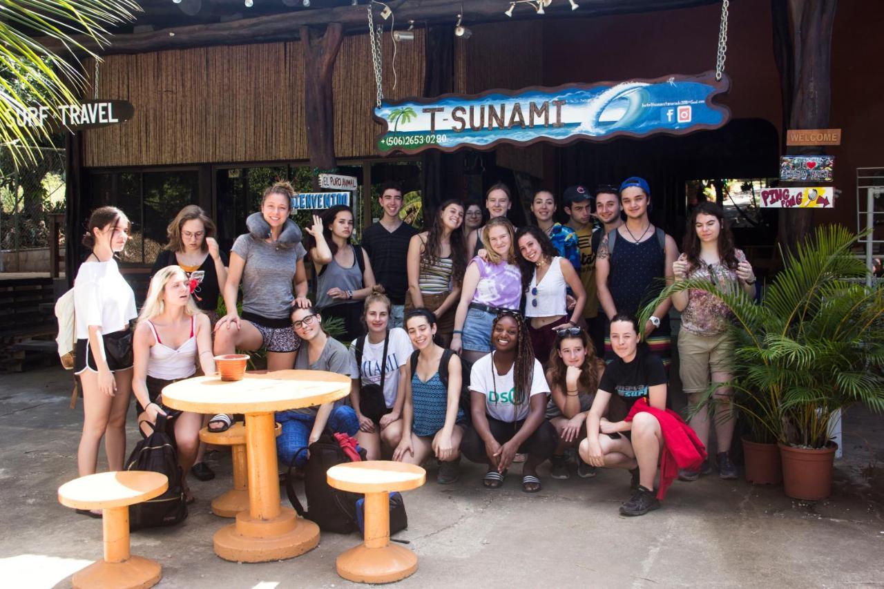 Tsunami Hostel Tamarindo Exteriör bild