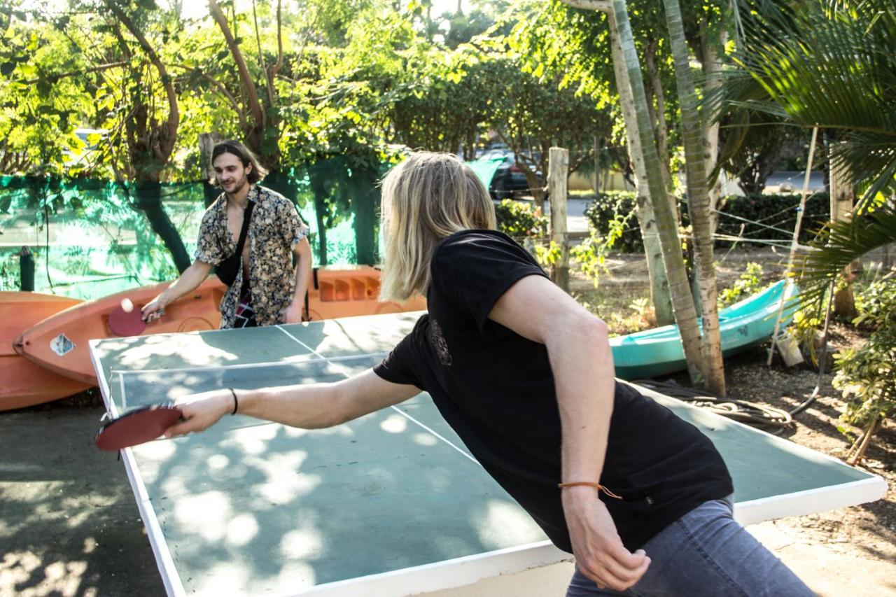 Tsunami Hostel Tamarindo Exteriör bild
