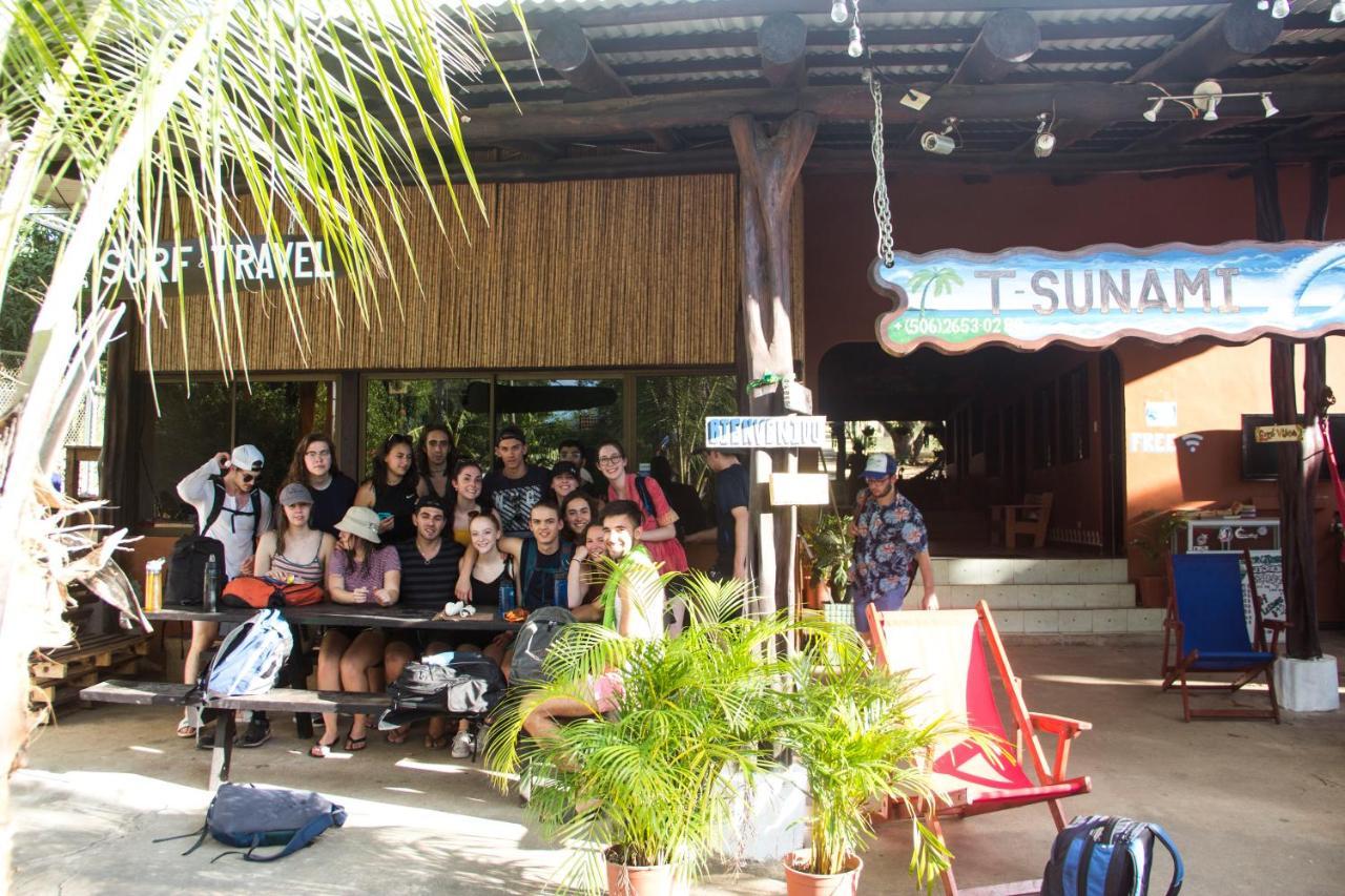 Tsunami Hostel Tamarindo Exteriör bild