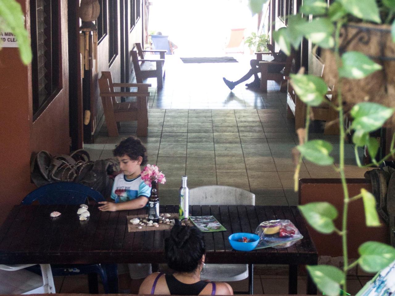 Tsunami Hostel Tamarindo Exteriör bild