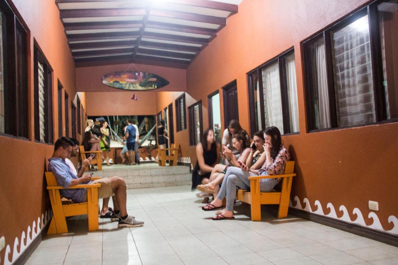 Tsunami Hostel Tamarindo Exteriör bild