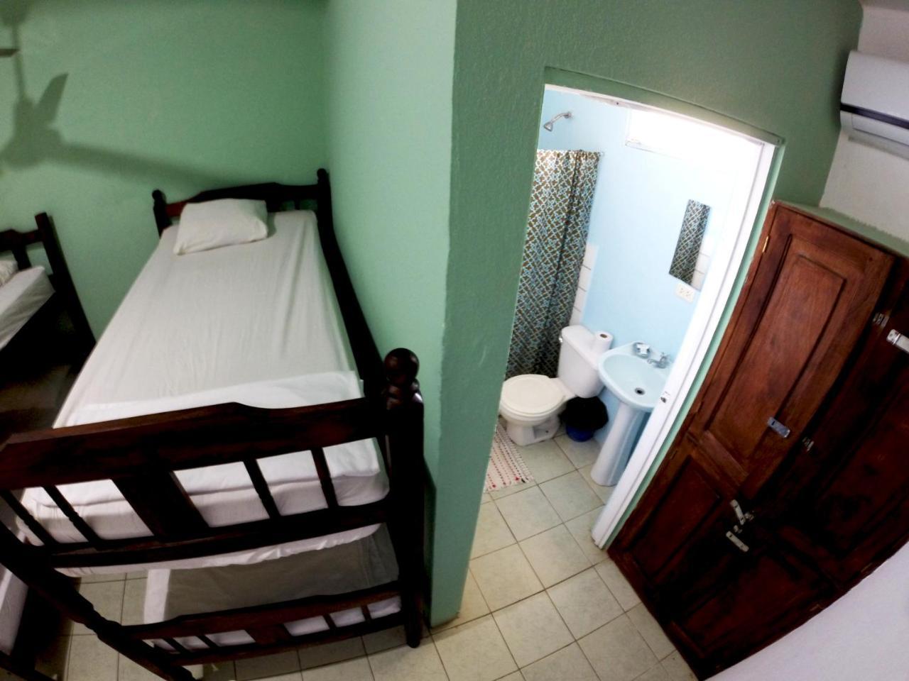 Tsunami Hostel Tamarindo Exteriör bild