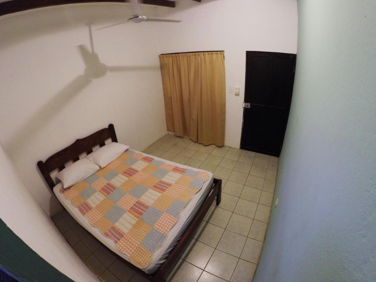 Tsunami Hostel Tamarindo Exteriör bild