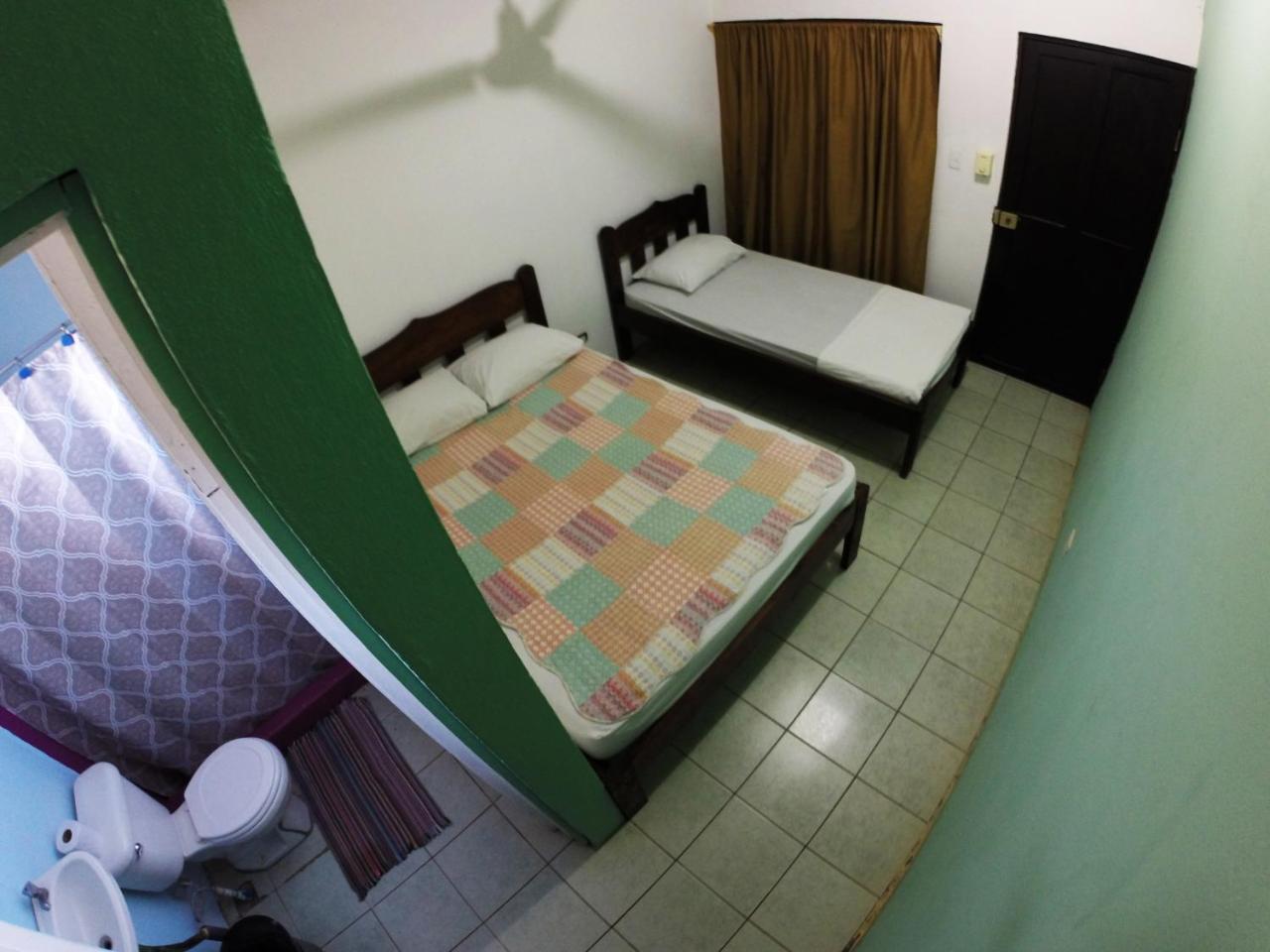 Tsunami Hostel Tamarindo Exteriör bild