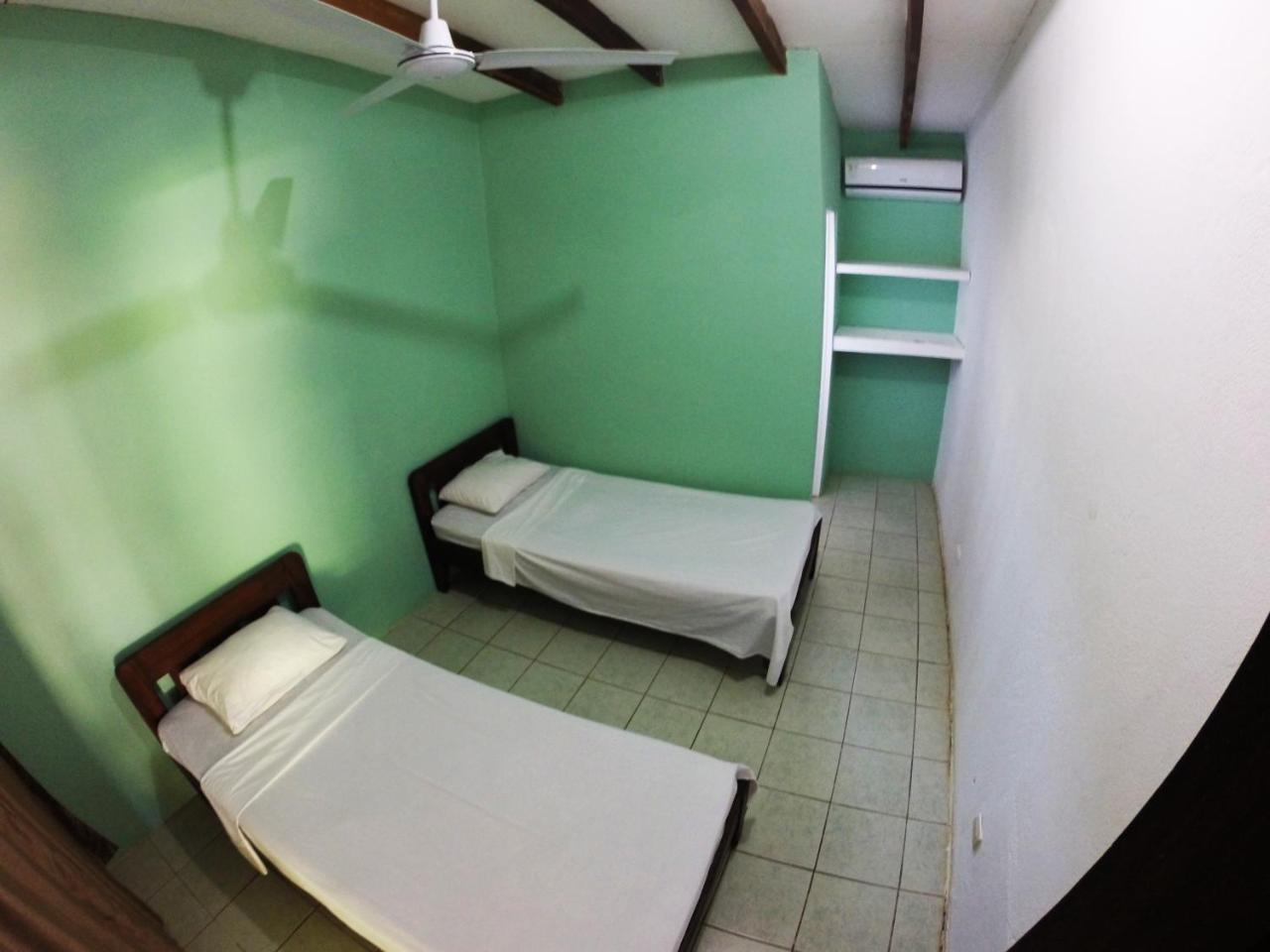 Tsunami Hostel Tamarindo Exteriör bild