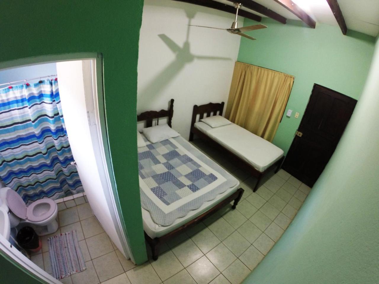 Tsunami Hostel Tamarindo Exteriör bild