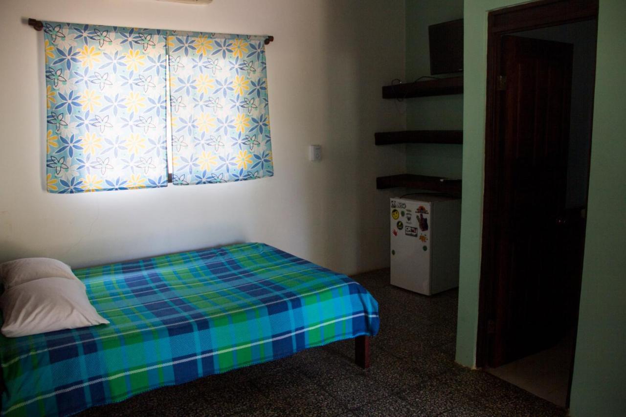Tsunami Hostel Tamarindo Exteriör bild