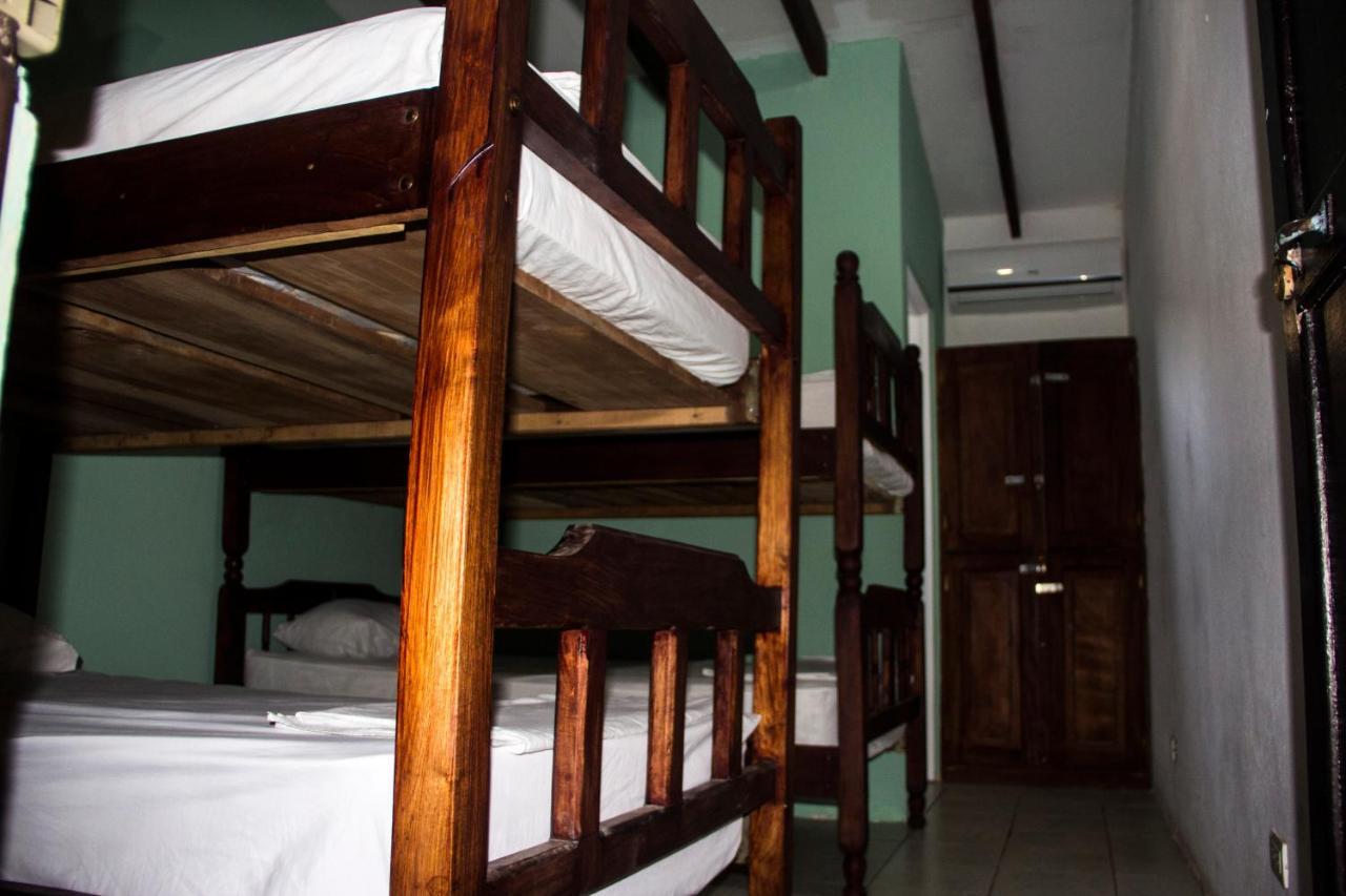Tsunami Hostel Tamarindo Exteriör bild